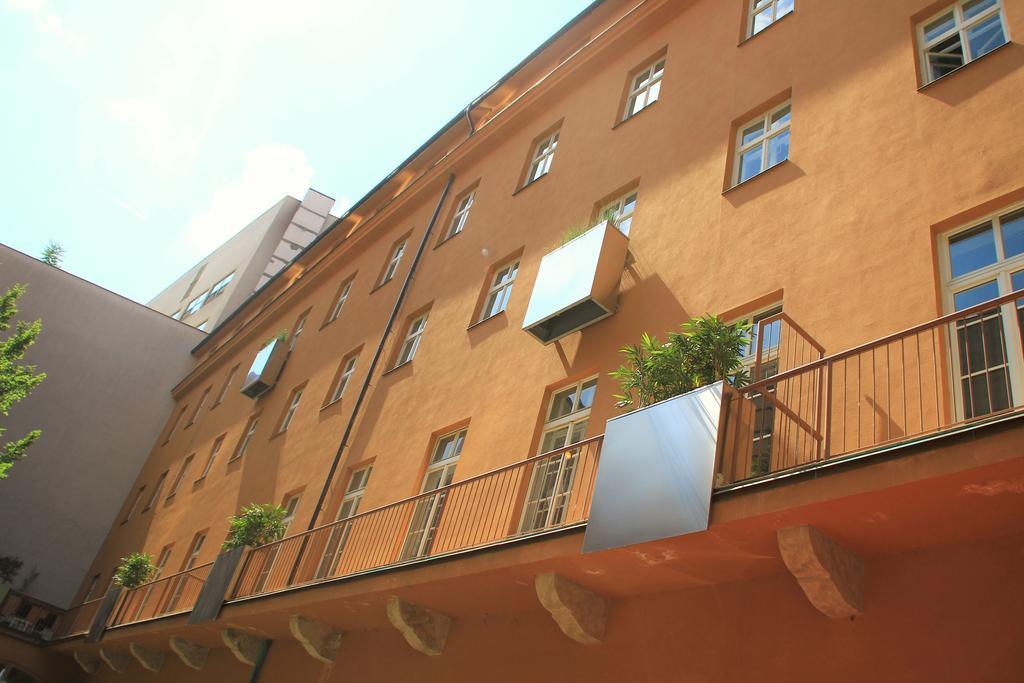 Picasso Apartments Prag Exteriör bild
